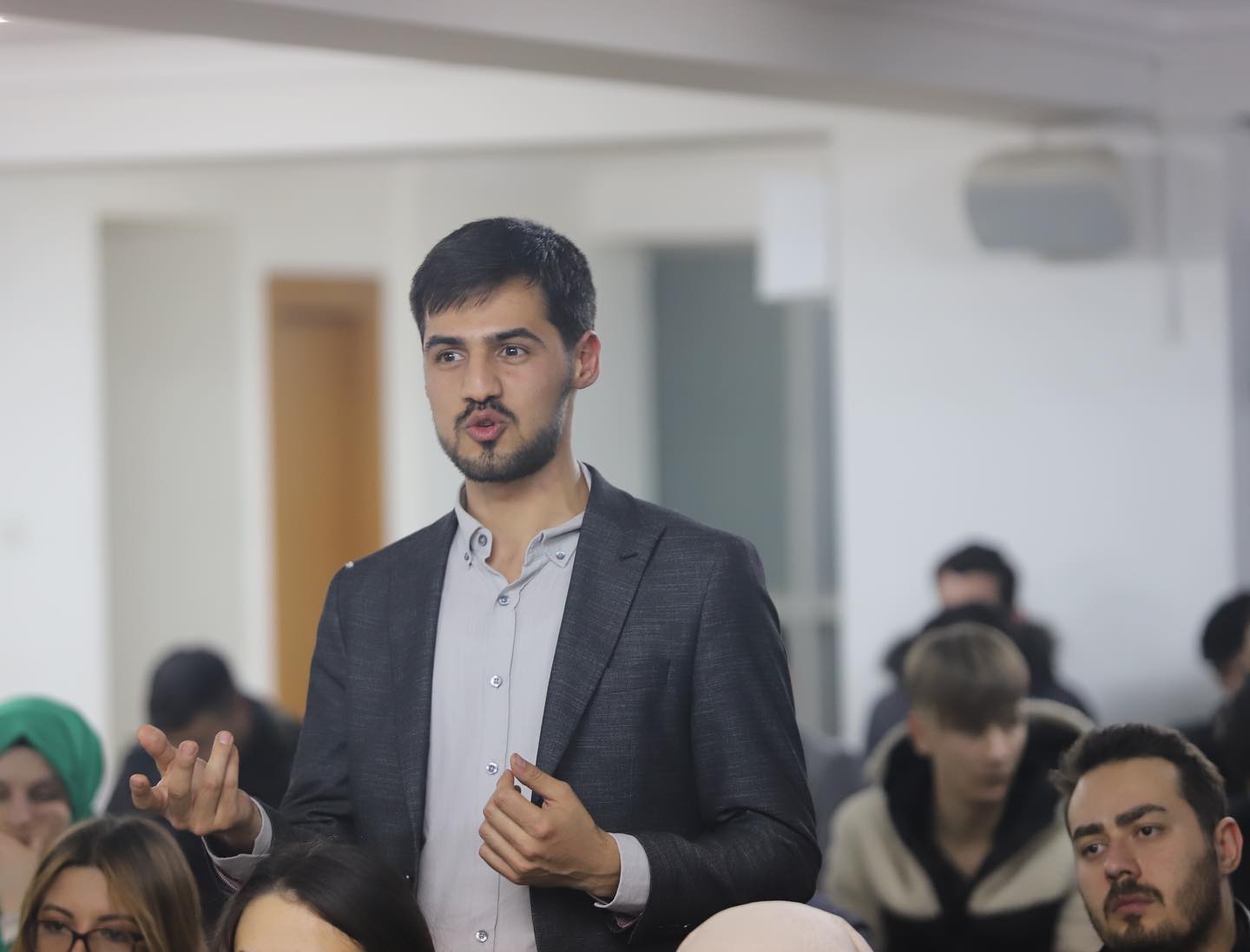 AK Partili Uluçay Partisinin Gençleriyle Bir Araya Geldi