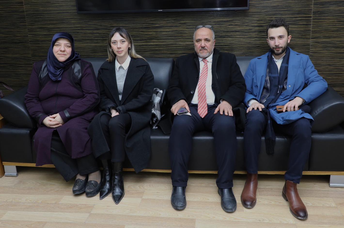 Başkan Zeybek Partisinin Belediye Başkan Adayı Uluçay'ı Makamda Misafir Etti