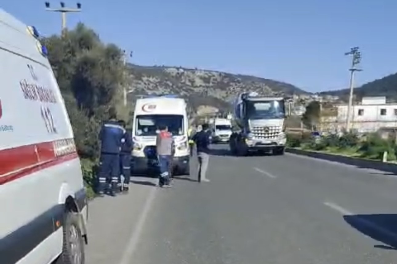 OTOMOBİL ŞARAMPOLE UÇTU: