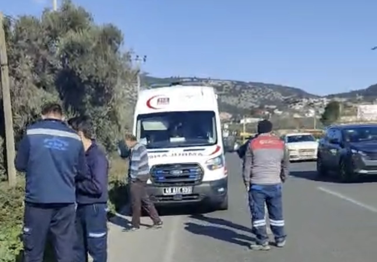 OTOMOBİL ŞARAMPOLE UÇTU:
