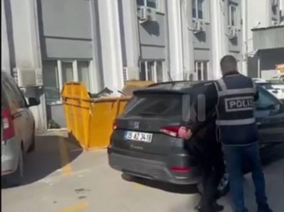MOTOSİKLET HIRSIZLARI KAMERAYA YANSIDI