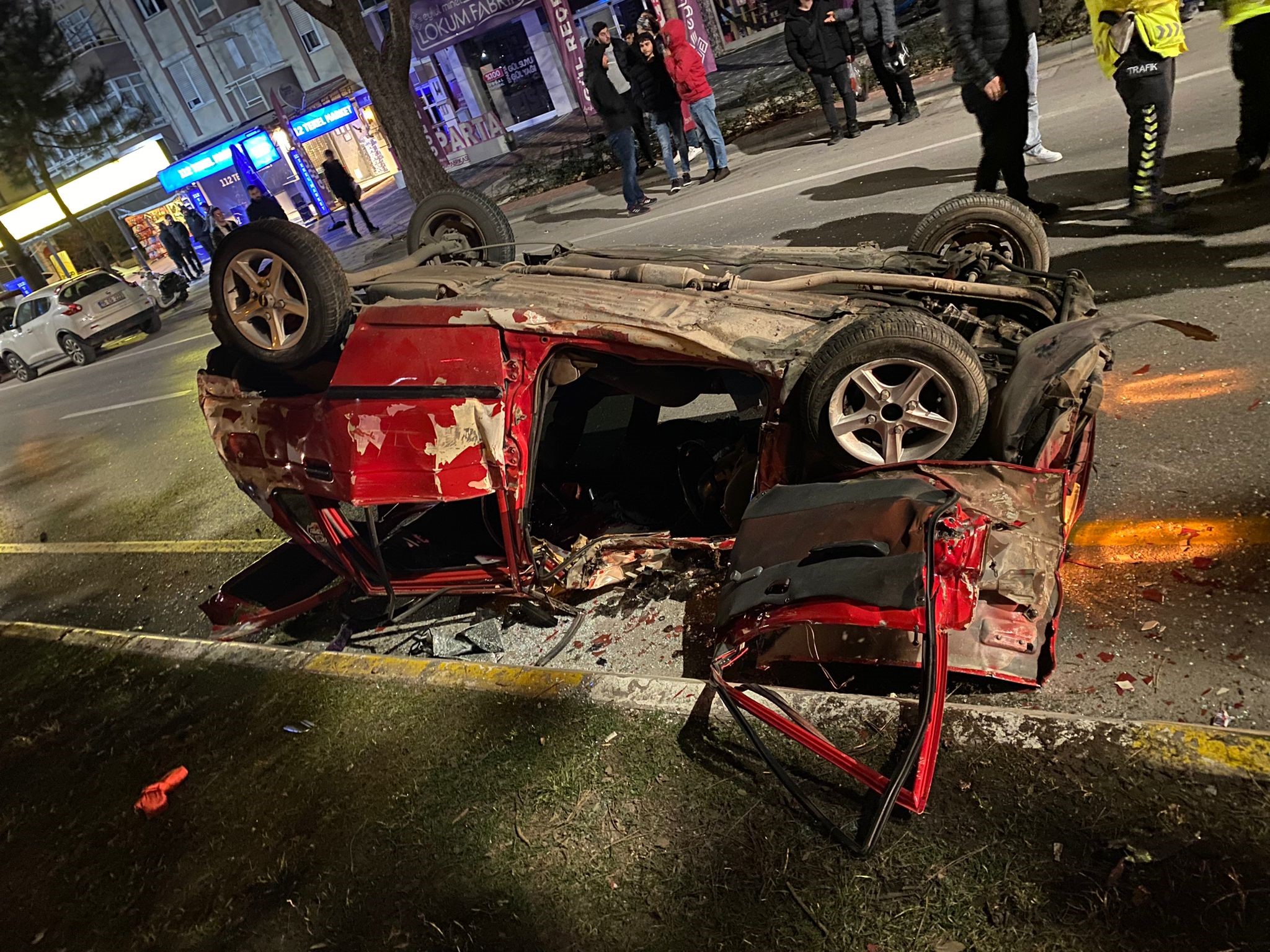 1 KİŞİNİN ÖLDÜĞÜ KAZA GÜVENLİK KAMERASINA YANSIDI