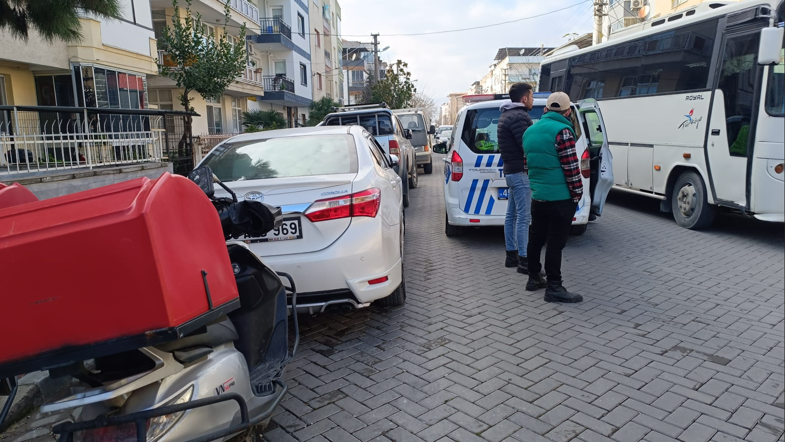 2 KÜÇÜK ÇOCUĞA MOTOSİKLET ÇARPTI