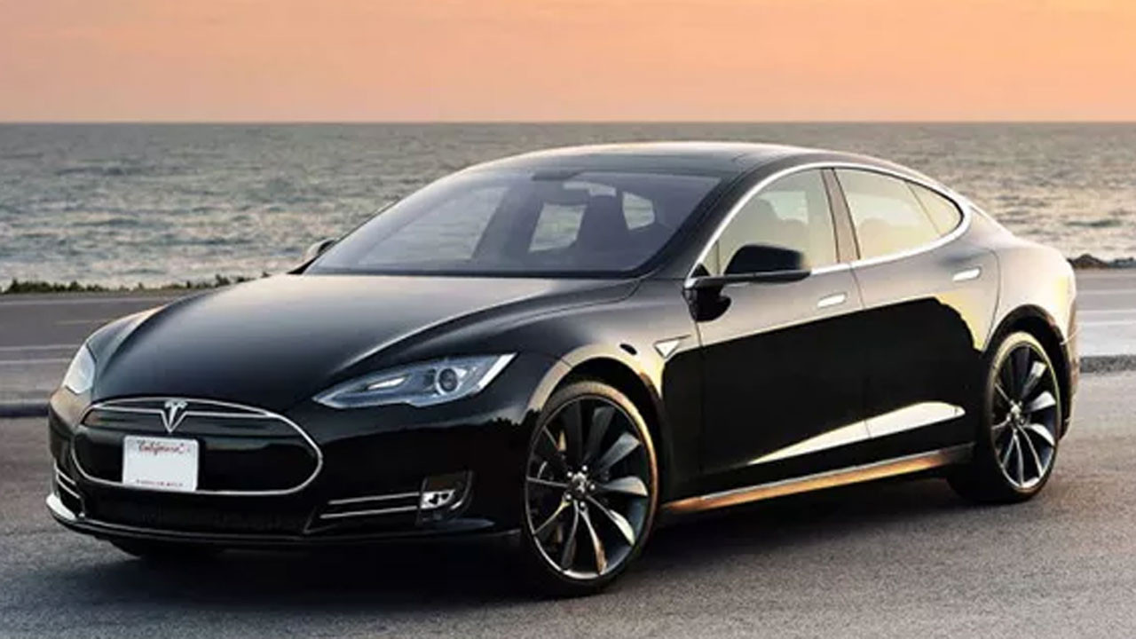 Tesla, yaklaşık 200 bin aracını geri çağırıyor