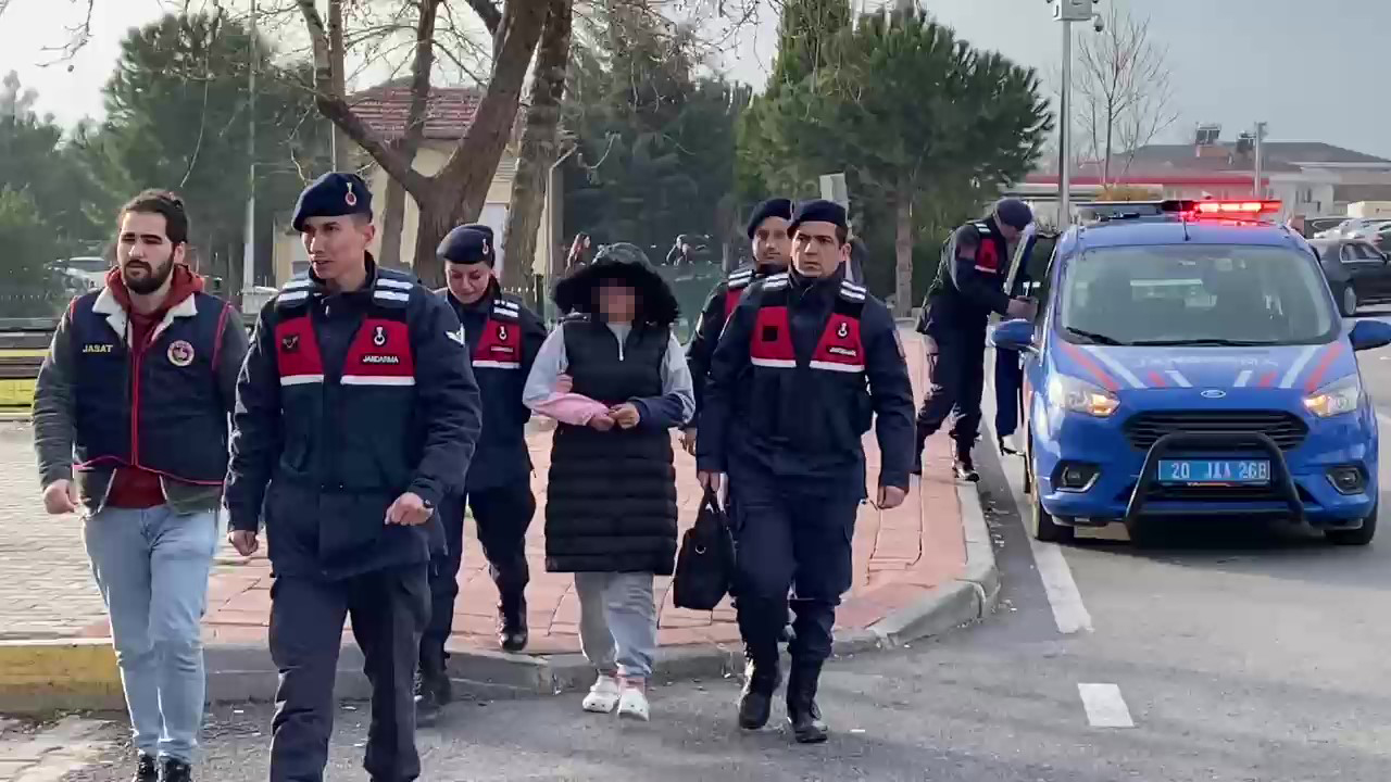 GÜNDE GÖRDÜĞÜ ALTINLARINI, ANAHTARI KOPYALAYARAK ÇALDI