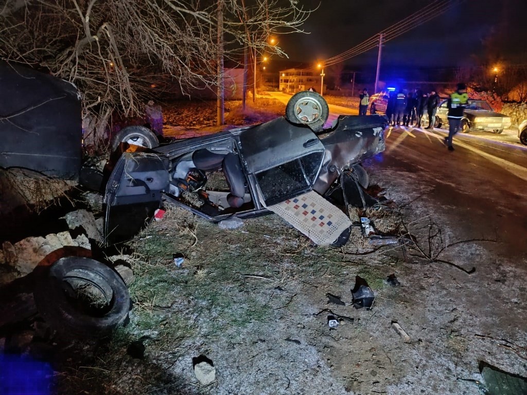 ŞUHUT İLÇESİ YARIŞLI KÖYÜNDE KAZA!