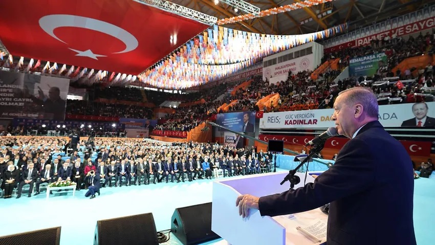 Erdoğan AK Parti'nin İzmir ilçe belediye başkan adaylarını açıkladı