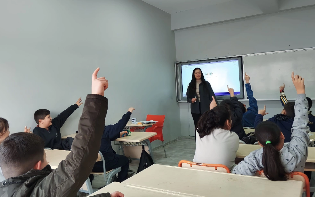 EMİRDAĞ'DA ÖĞRENCİLERE ÜCRETSİZ KURS