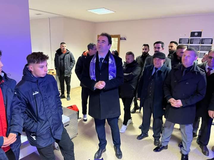 MHP Afyonkarahisar Belediye Başkan Adayı Sezer Küçükkurt, Hes İlaç Afyonspor'u Tribünden Destekledi