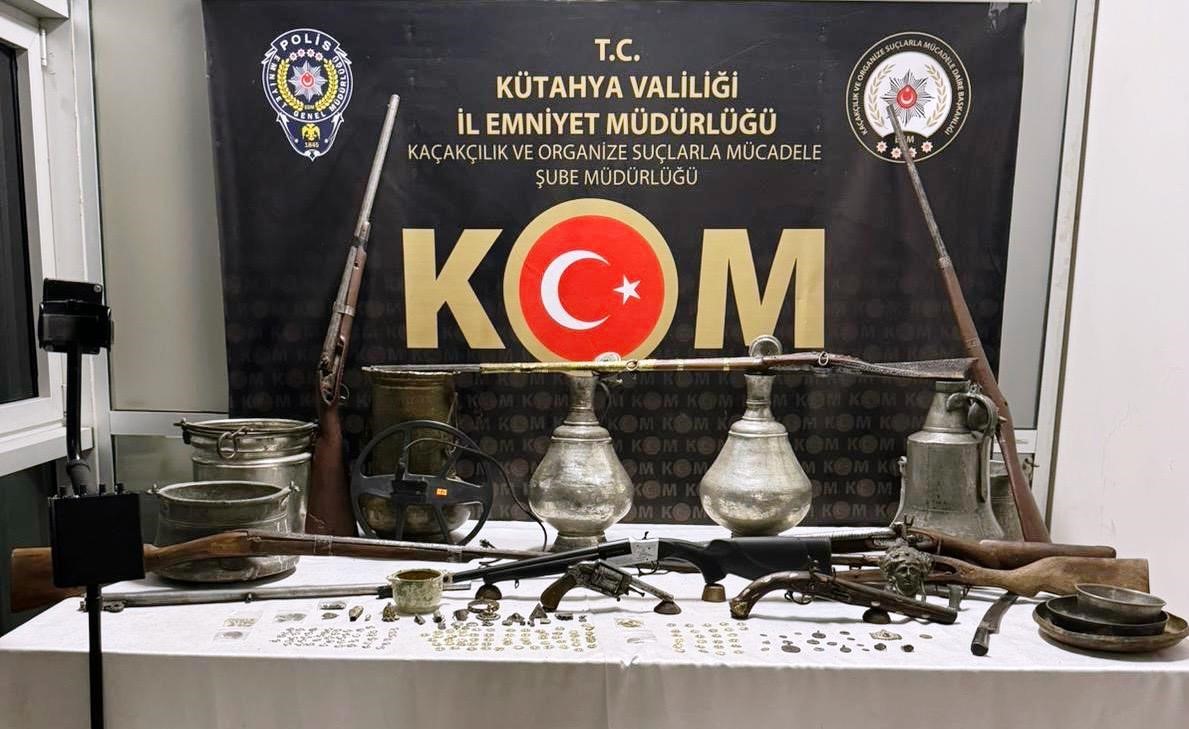 Tarihi Eser Operasyonu: 95 Obje ve 176 Sikke Ele Geçirildi