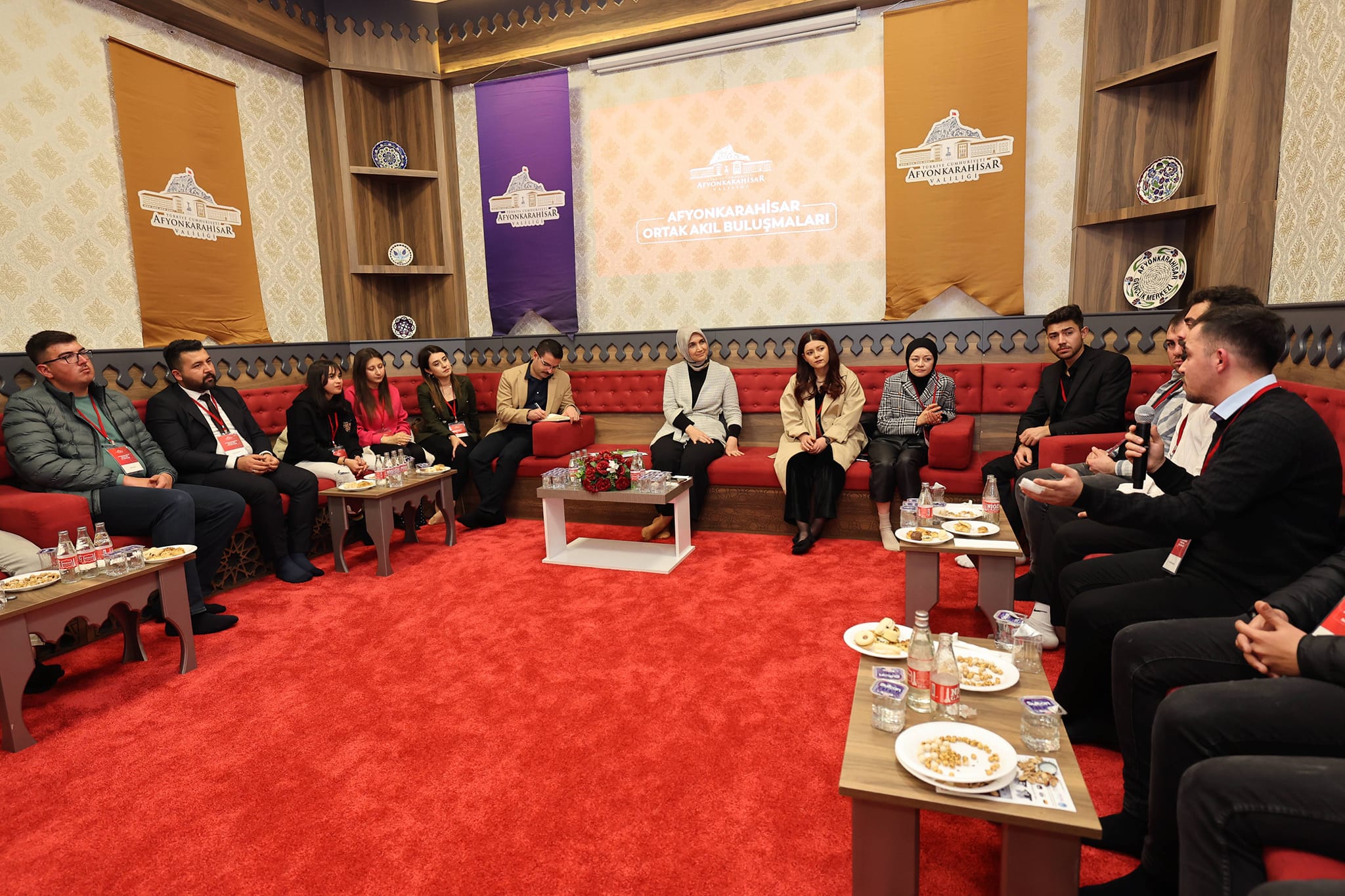 Vali Yiğitbaşı Fikirlere Önem Veriyor. Kırsalda Yaşayan Gençler Fikirlerini Belirtti