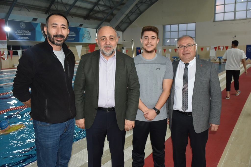 RECEP HAZAR KİREZ YENİ MADALYALAR İÇİN KULAÇ ATIYOR