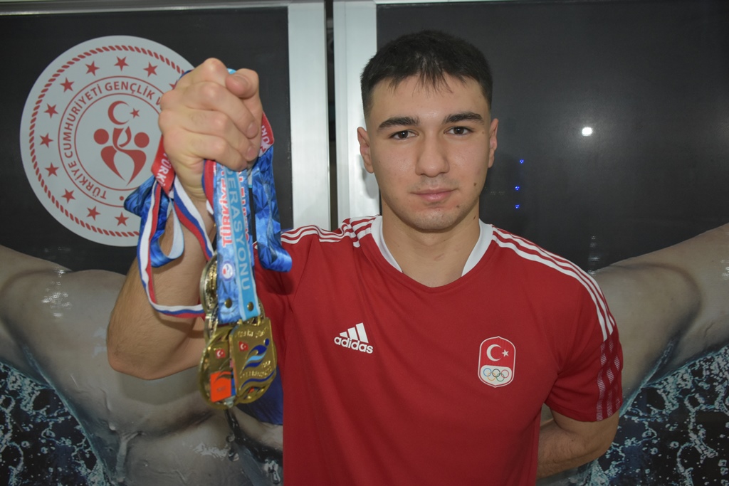 RECEP HAZAR KİREZ YENİ MADALYALAR İÇİN KULAÇ ATIYOR