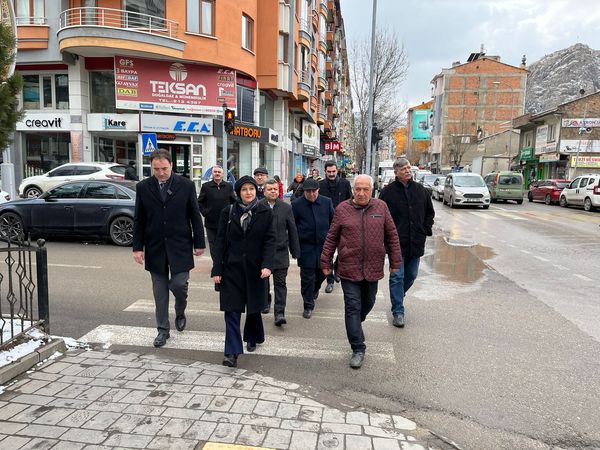 MHP'li Küçükkurt Atatürk Caddesi Esnafıyla Bir Araya Geldi