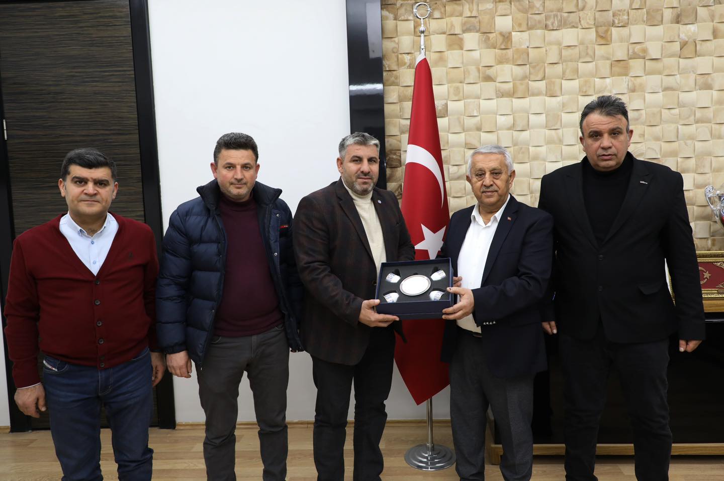 HİZMET-İŞ SENDİKASI BAŞKANI ERKUŞ BELEDİYE BAŞKANI MEHMET ZEYBEK'İ ZİYARET ETTİ