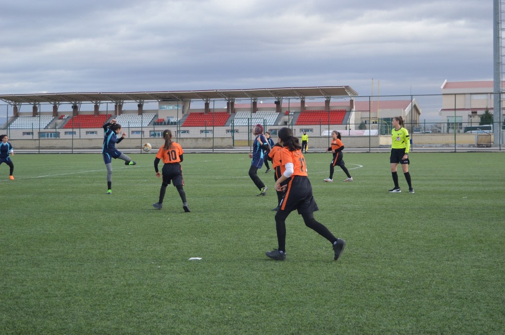 AFYON'DA FUTBOL ADAY HAKEM KURSU BAŞVURULARI BAŞLADI