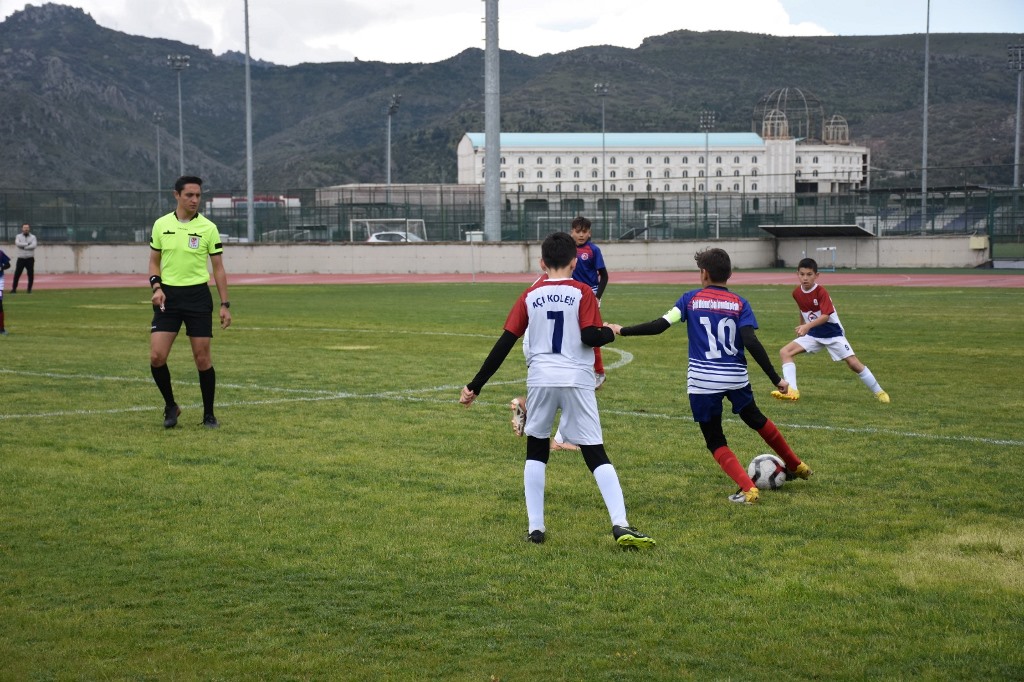 AFYON'DA FUTBOL ADAY HAKEM KURSU BAŞVURULARI BAŞLADI