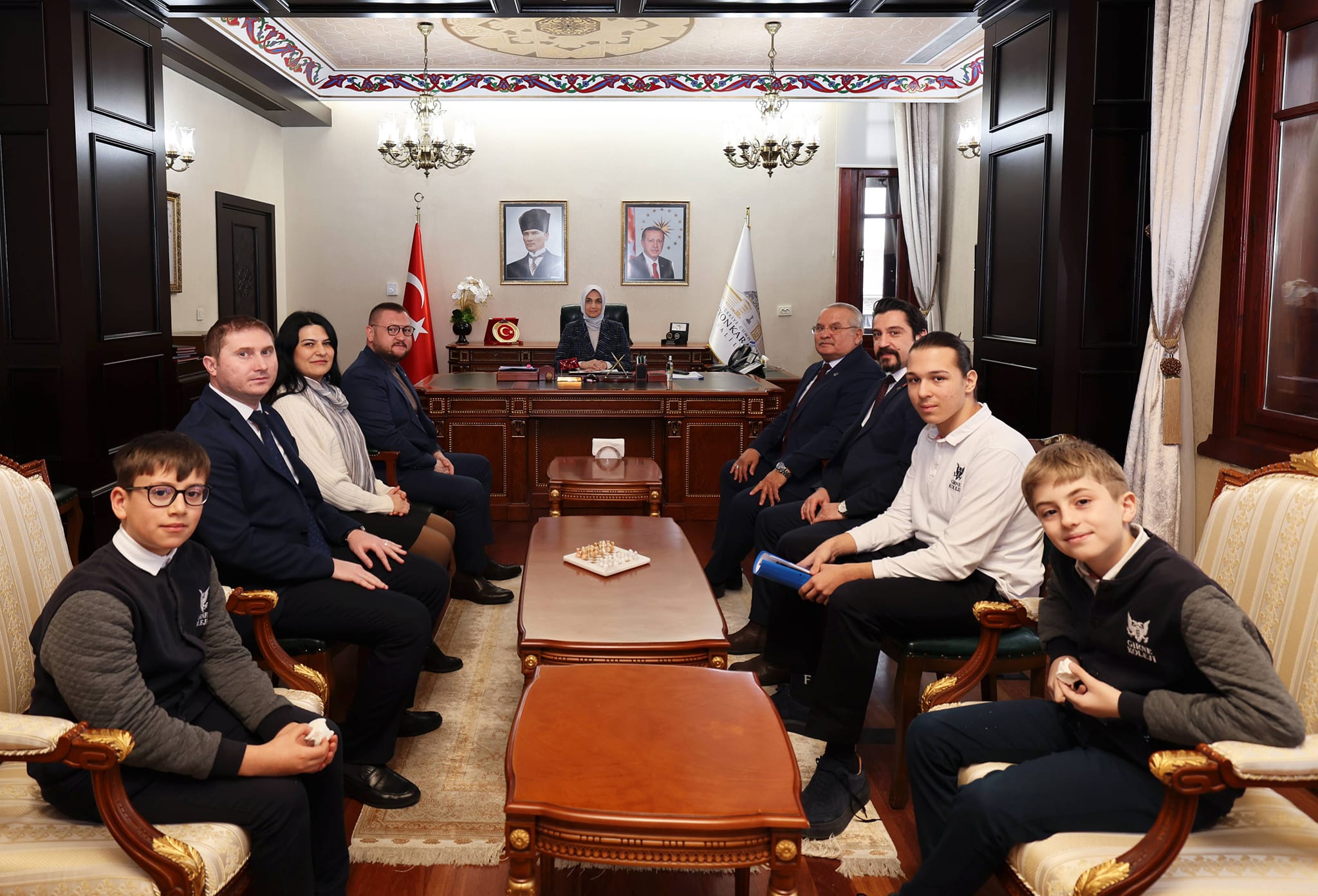 AFYONLU ÖĞRENCİLERDEN ÖRNEK DAVRANIŞ