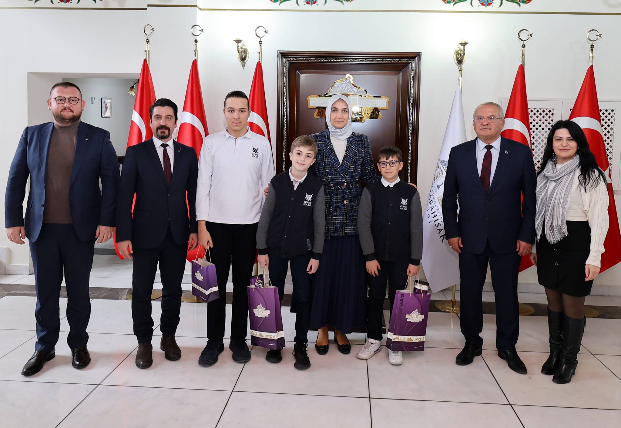 AFYONLU ÖĞRENCİLERDEN ÖRNEK DAVRANIŞ