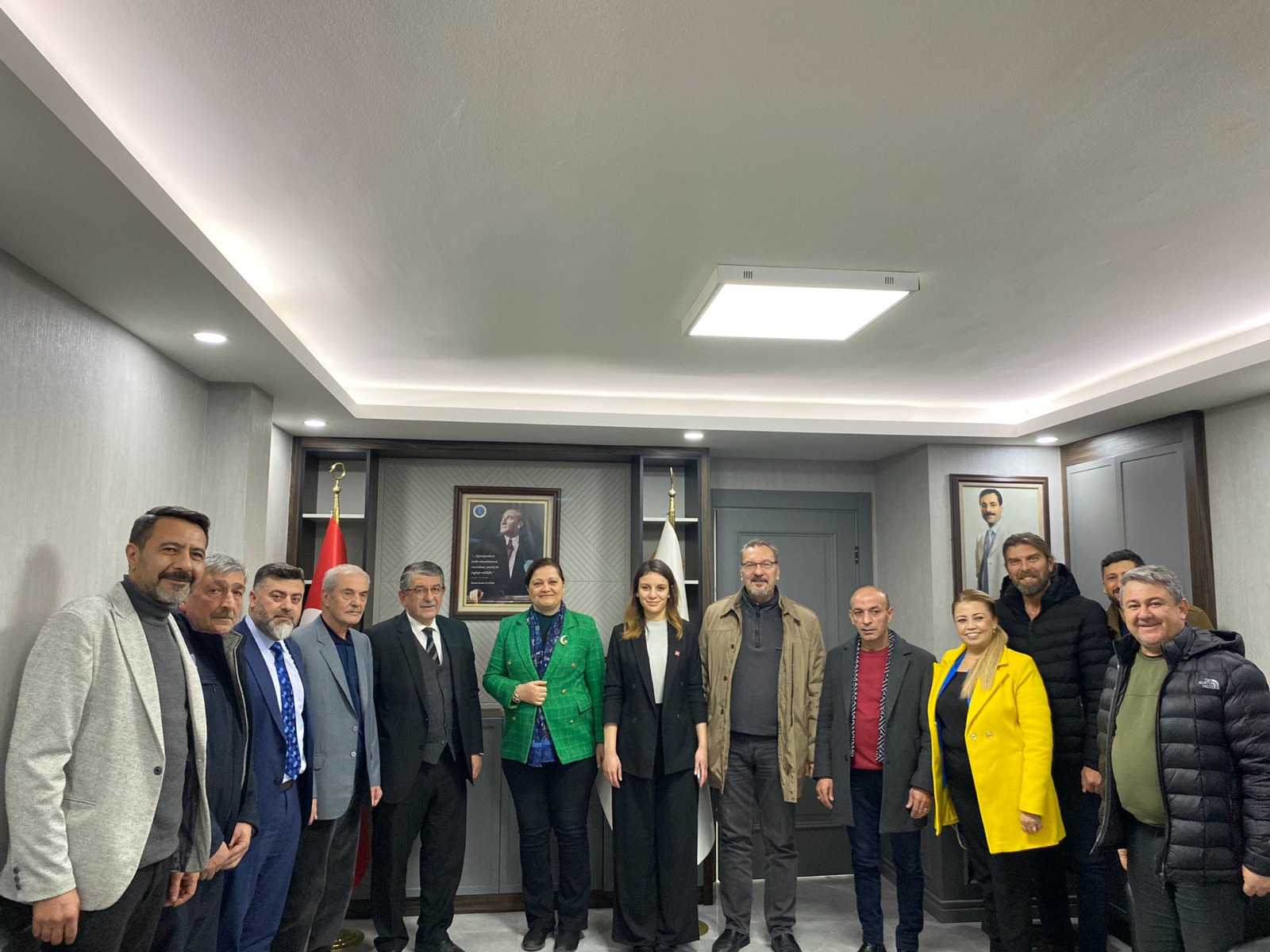 Köksal'dan Birliktir'e ziyaret:"Belediye başkanı rozetini bırakmalı"