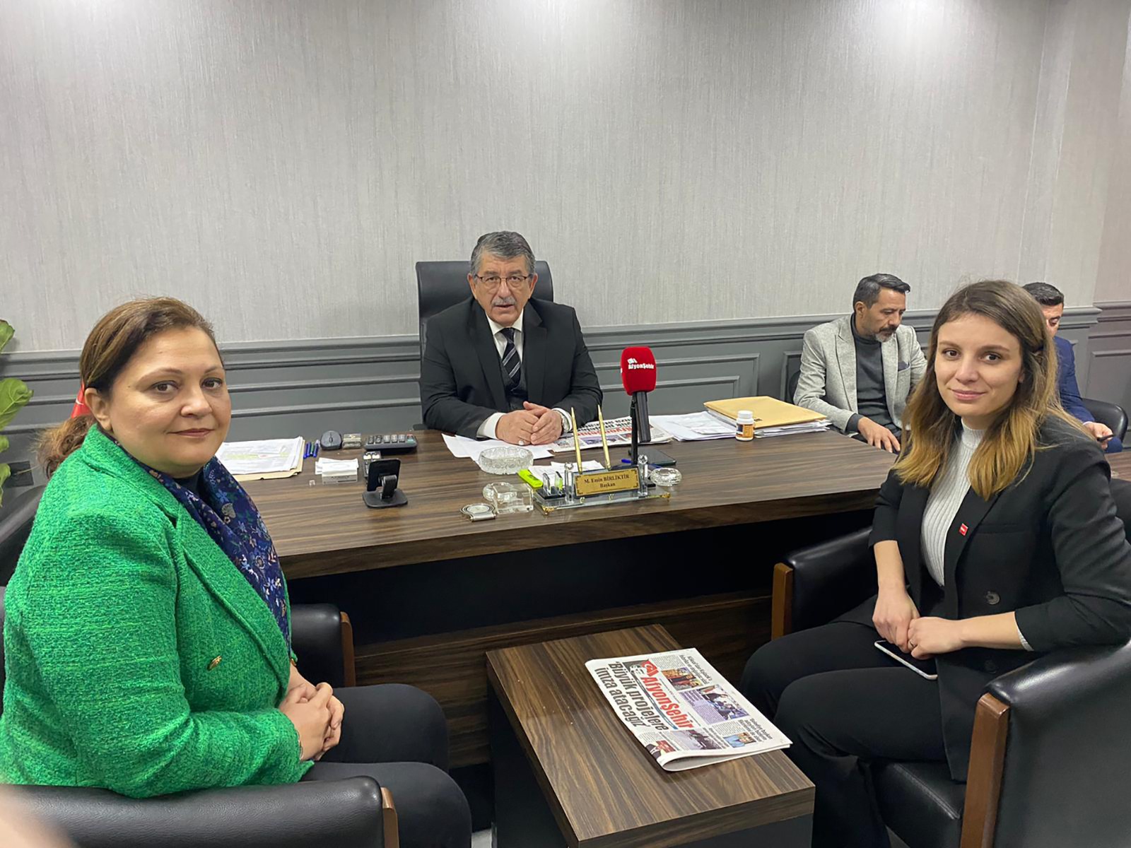 Köksal'dan Birliktir'e ziyaret:"Belediye başkanı rozetini bırakmalı"