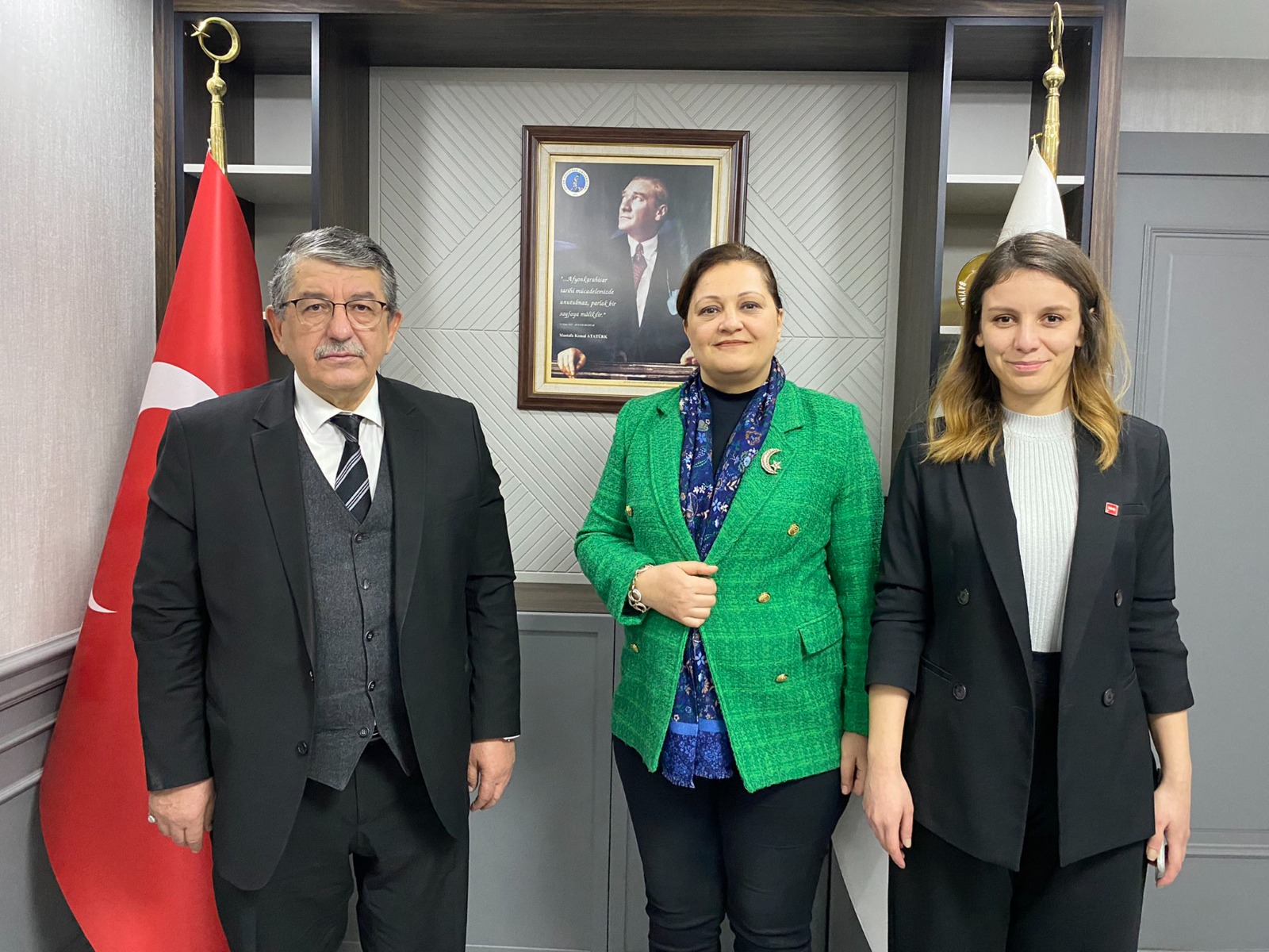 Köksal'dan Birliktir'e ziyaret:"Belediye başkanı rozetini bırakmalı"