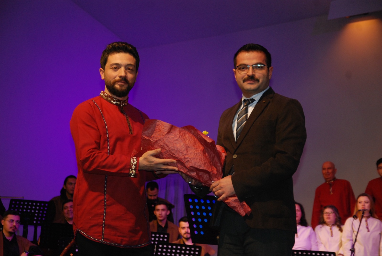 AKSAM'DAN İNSAN YETİŞTİREN ŞARKILAR KONSERİNE YOĞUN İLGİ