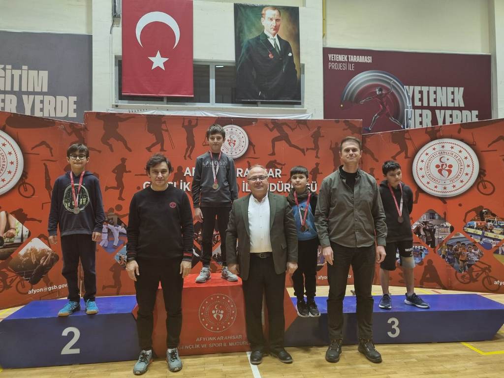 YARIYIL BADMİNTON TURNUVASI TAMAMLANDI