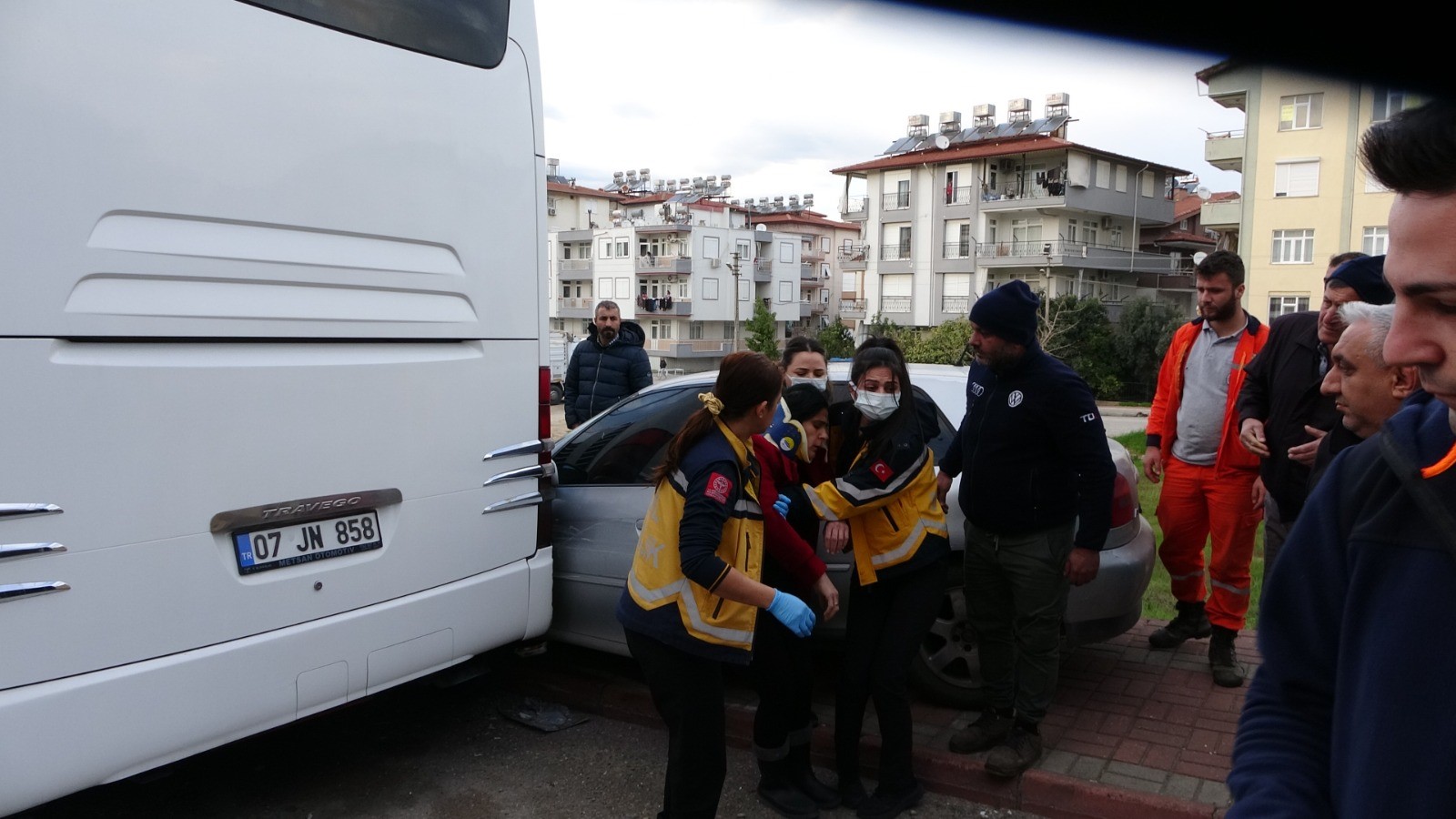 İki Otobüse Ardından Çöp Konteynerine Çarptı!