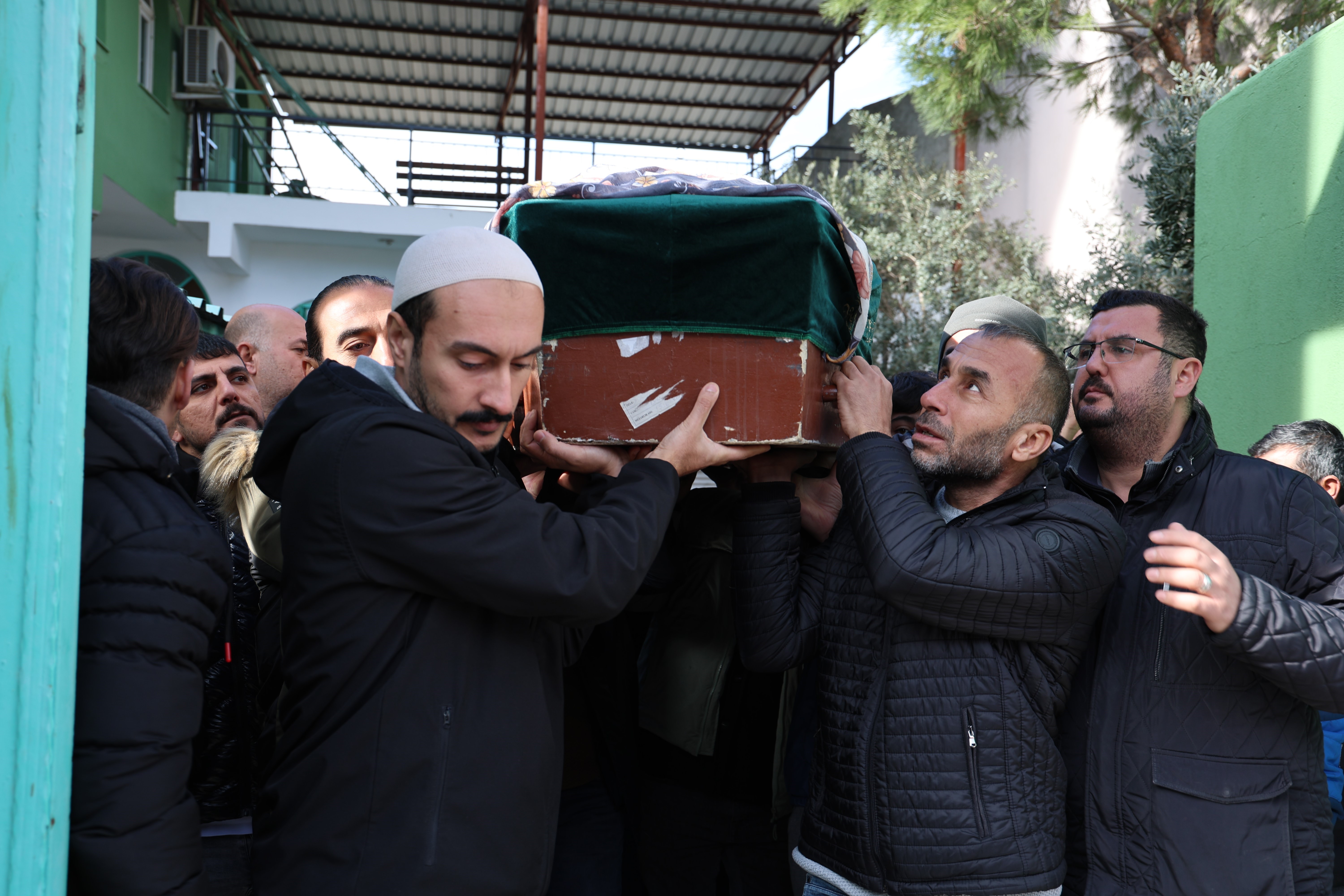 12 YAŞINDAKİ KIZI ACIMASIZCA ÖLDÜRMÜŞTÜ