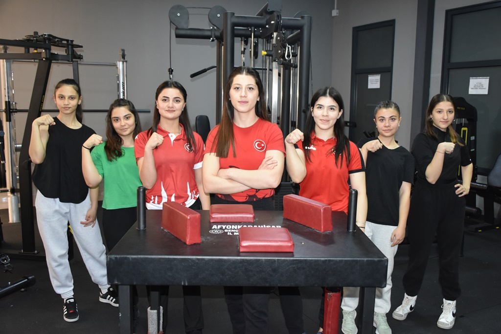 BİLEK GÜREŞİNİN ŞAMPİYON "SULTAN"I YENİ MADALYALAR İÇİN İDDİALI