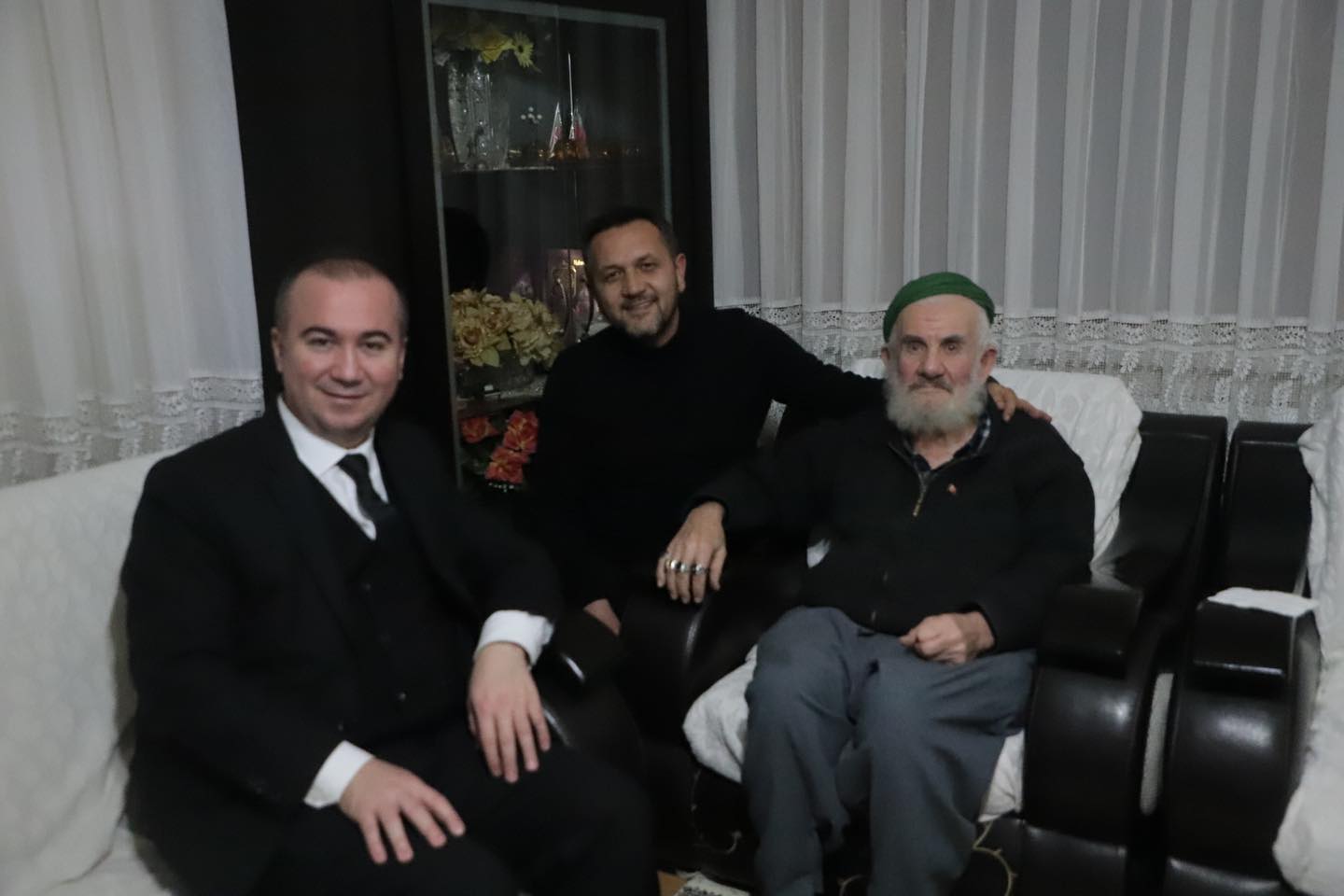 Uluçay, şekerci dede’yi ziyaret etti el öpüp hayır duası aldı