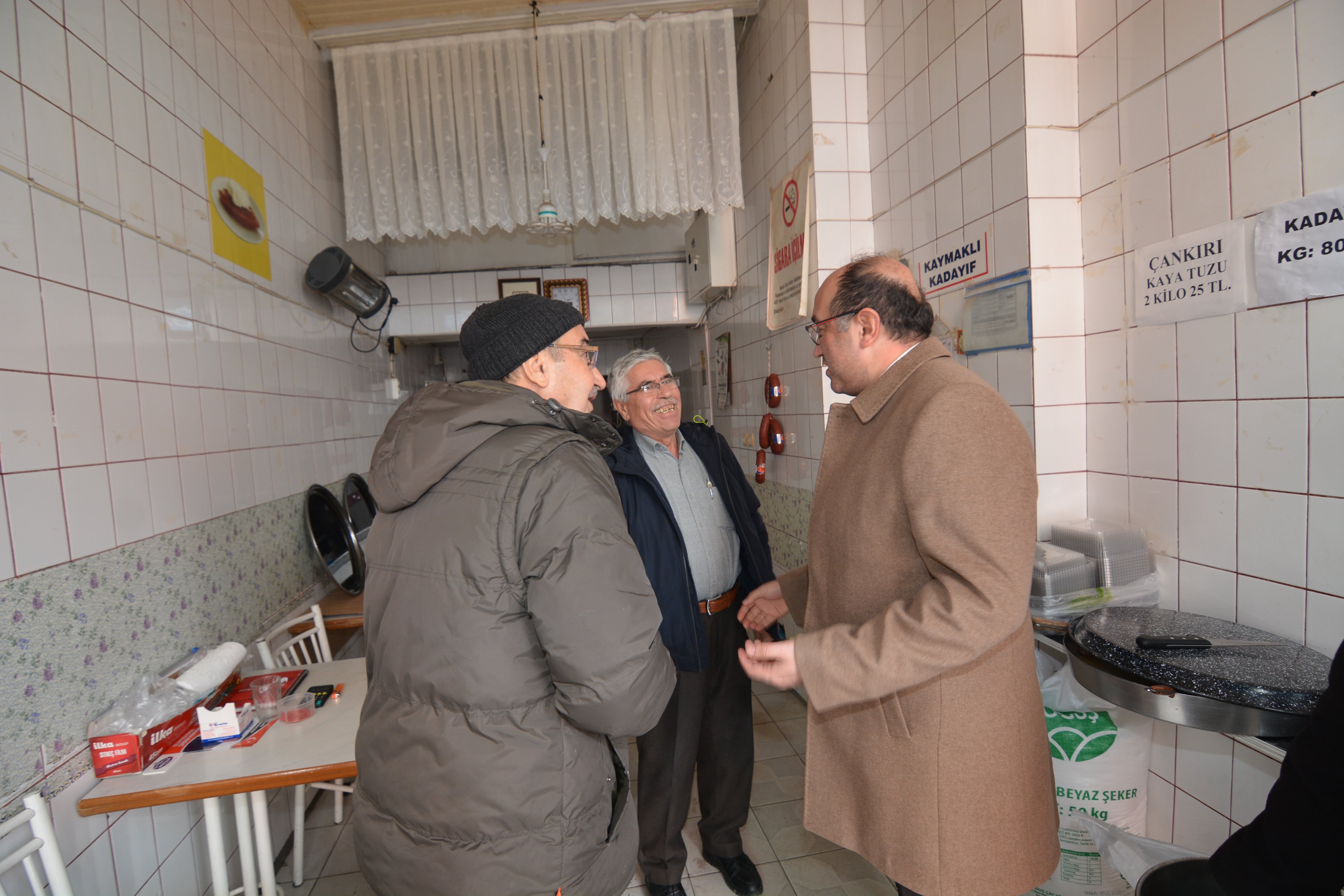 Sandıklı Belediye Başkanı Dr. Mustafa Çöl, Esnafları Ziyaret Ederek İstek ve Temennilerini Dinledi