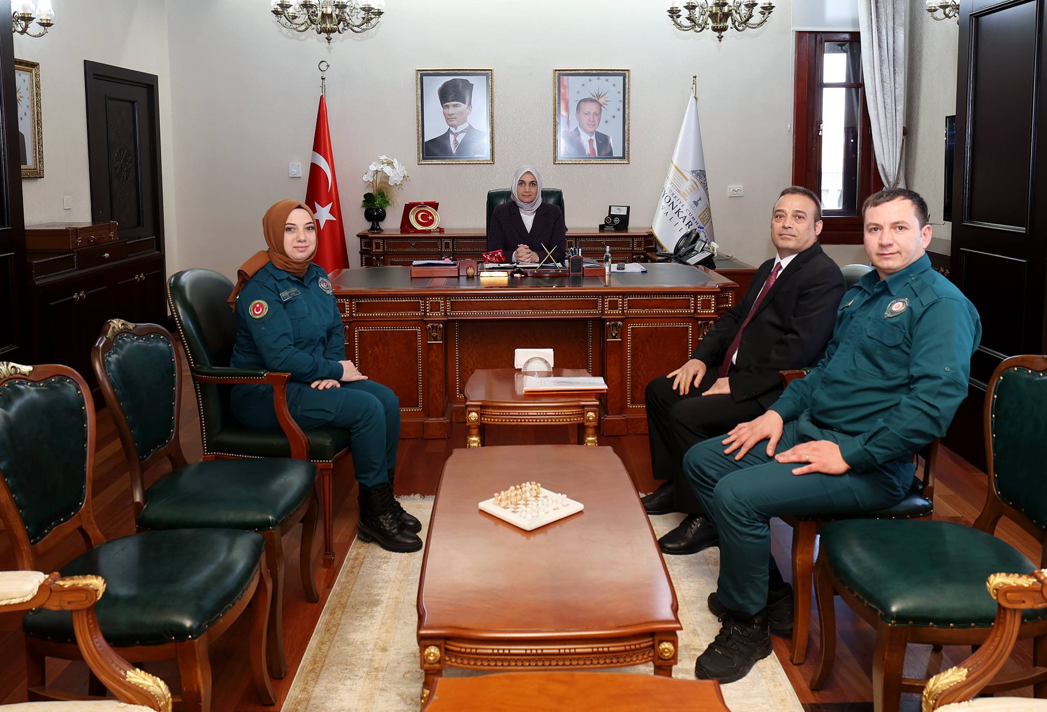 Vali Yiğitbaşı Gümrük Müdürü Özkan ve Heyetini Makamda Kabul Etti