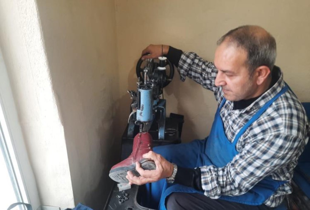 AYAKKABI TAMİRCİLERİ RANDEVU İLE ÇALIŞMAYA BAŞLADI