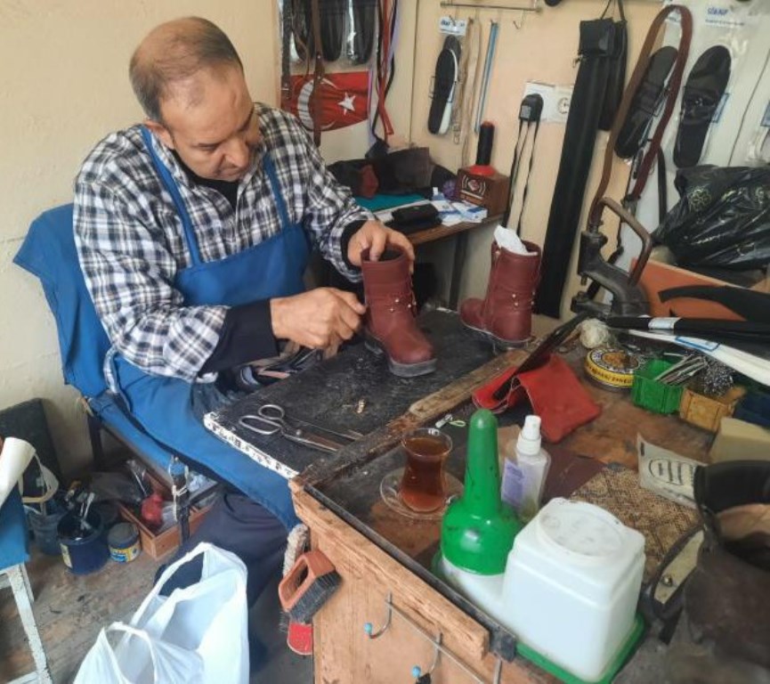 AYAKKABI TAMİRCİLERİ RANDEVU İLE ÇALIŞMAYA BAŞLADI