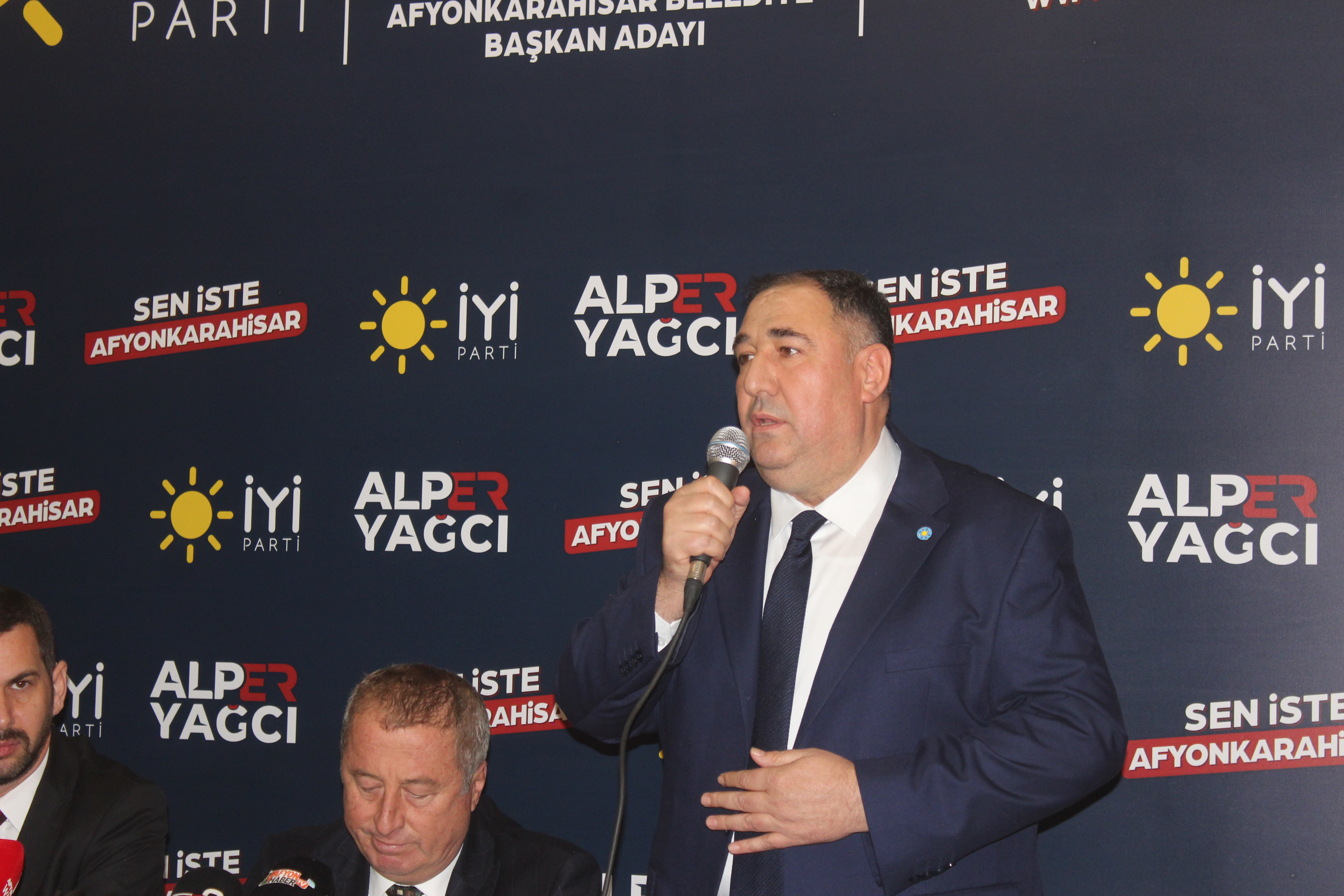 İYİ PARTİ 'BAŞKAN ADAYI YAĞCI'YI GÖRÜCÜYE ÇIKARDI