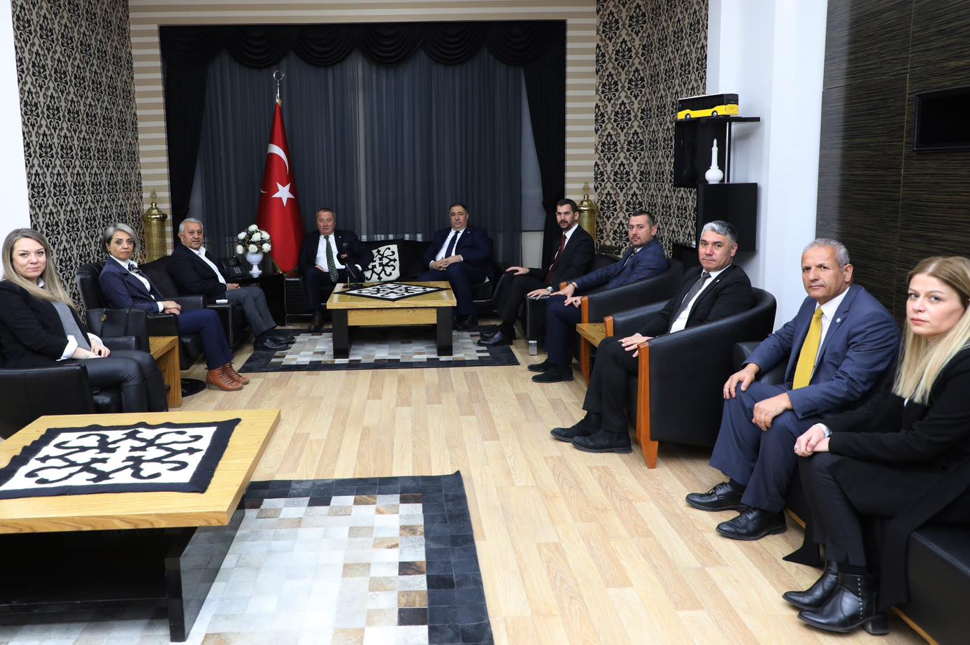 Başkan Zeybek  İYİ Partilileri Makamda Ağırladı