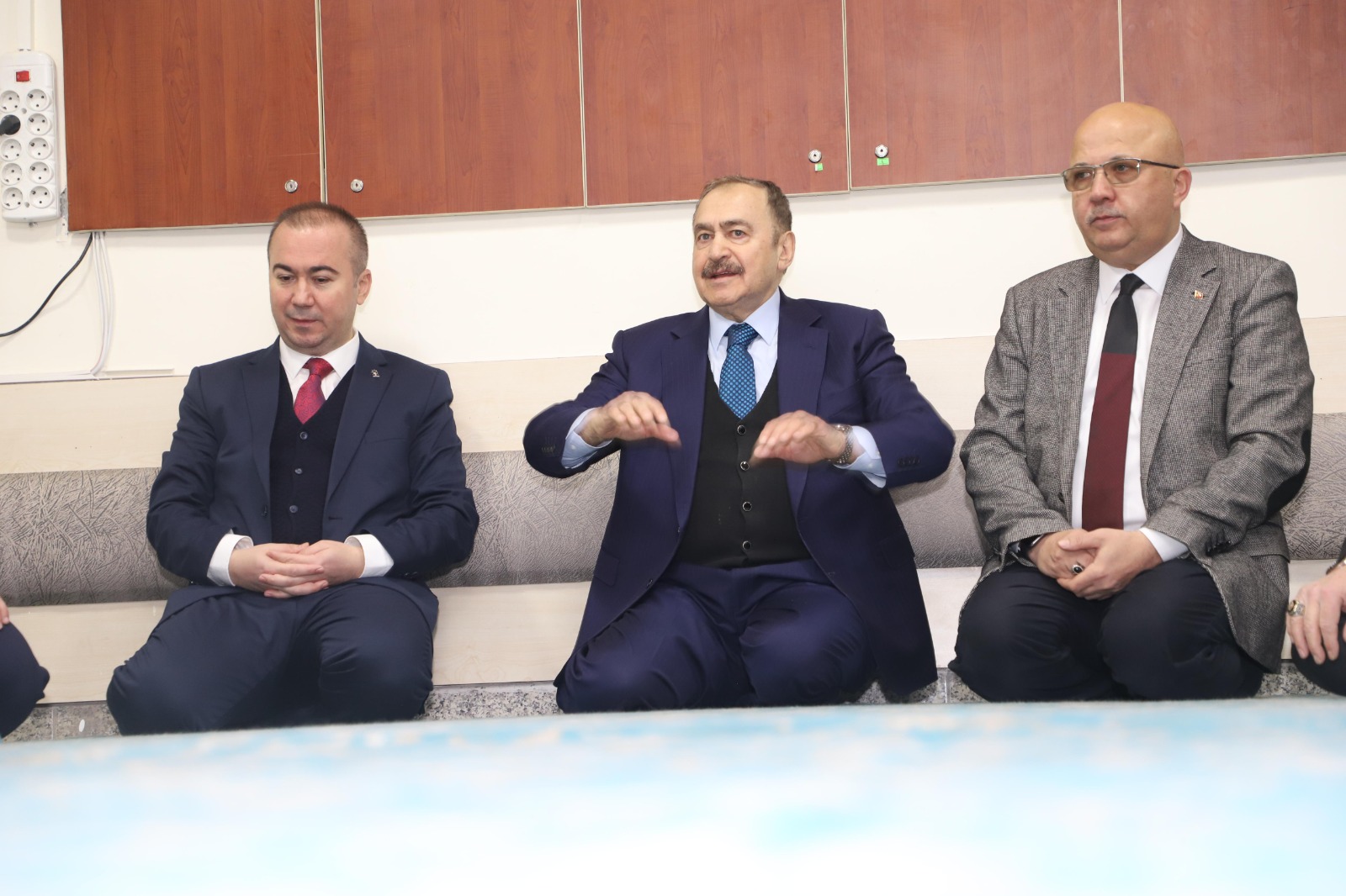 ULUÇAY, “VAKIFLARIMIZ TOPLUMUMUZUN MİHENK TAŞLARIDIR”