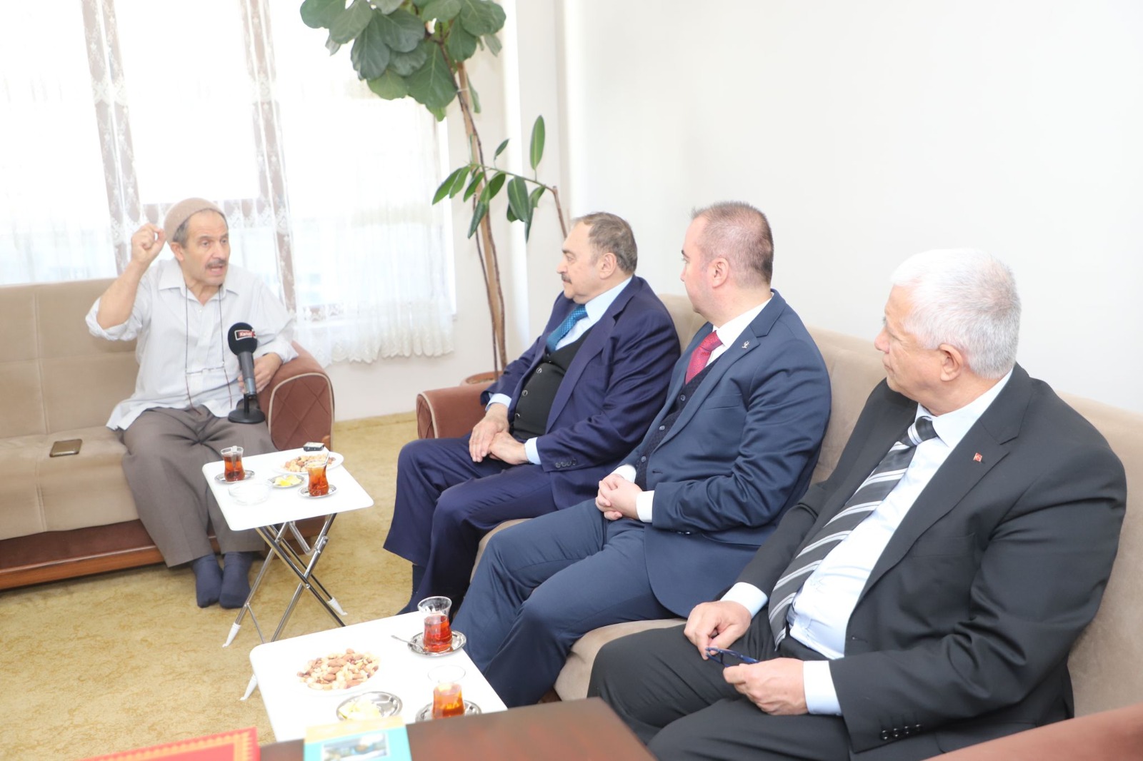 ULUÇAY, “VAKIFLARIMIZ TOPLUMUMUZUN MİHENK TAŞLARIDIR”