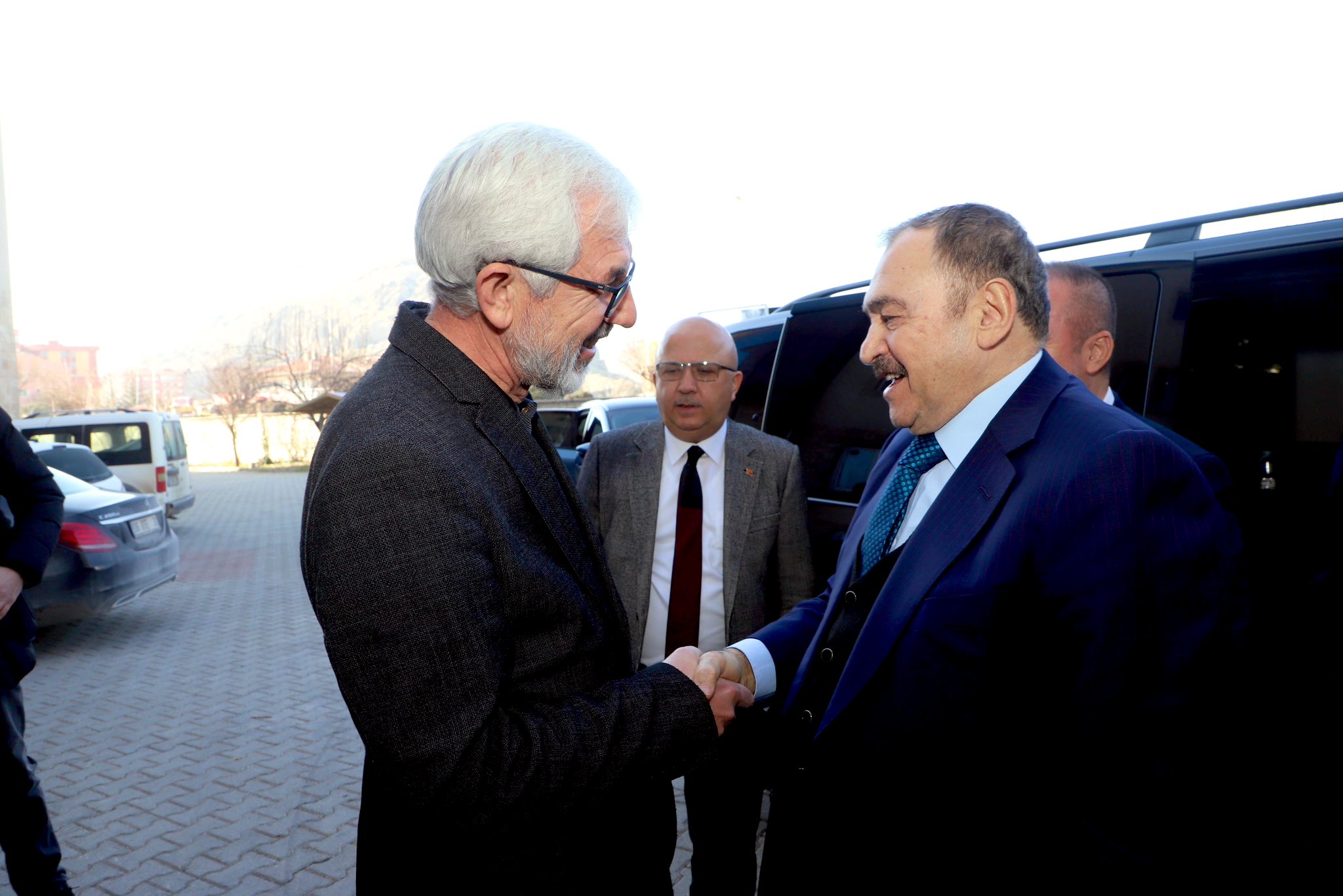 Afyonlu Eski Bakan Sahada Partisinin Programlarına Katılıyor