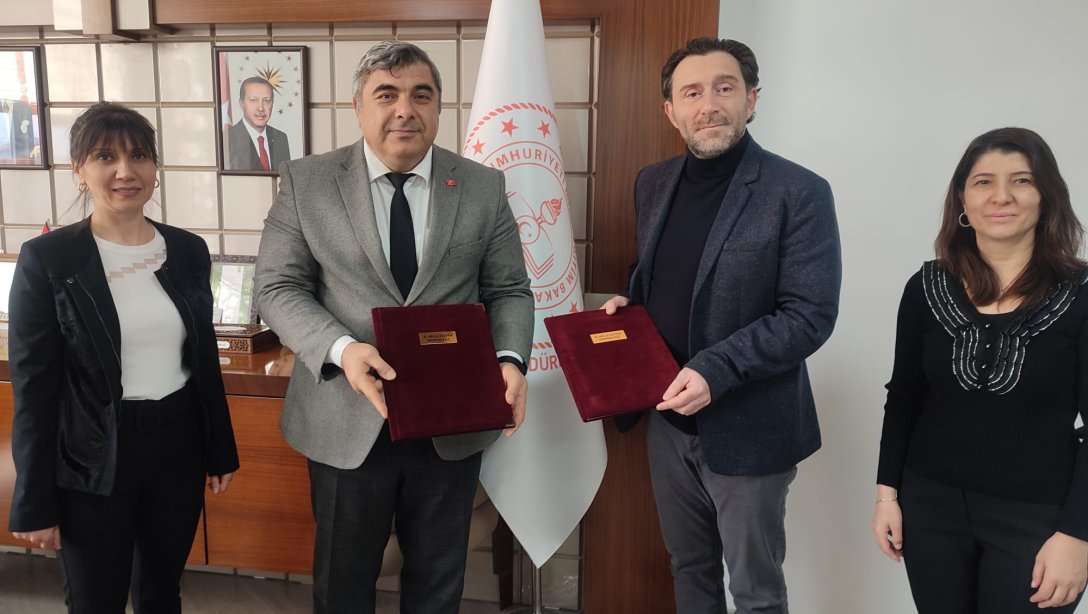 MİLLİ EĞİTİM MÜDÜRLÜĞÜ VE İKİ ÜNİVERSİTE ARASINDA SEVİNDİREN PROTOKOL