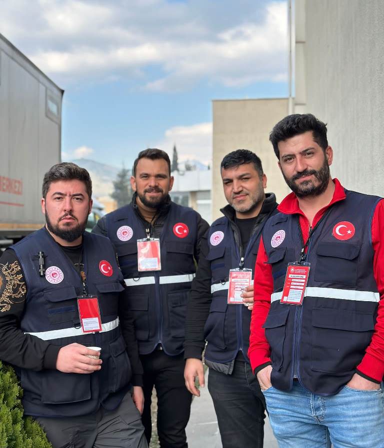GÖNÜLLÜ "İNŞAAT MÜHENDİSLERİ" GURURLU HİSSEDİYOR