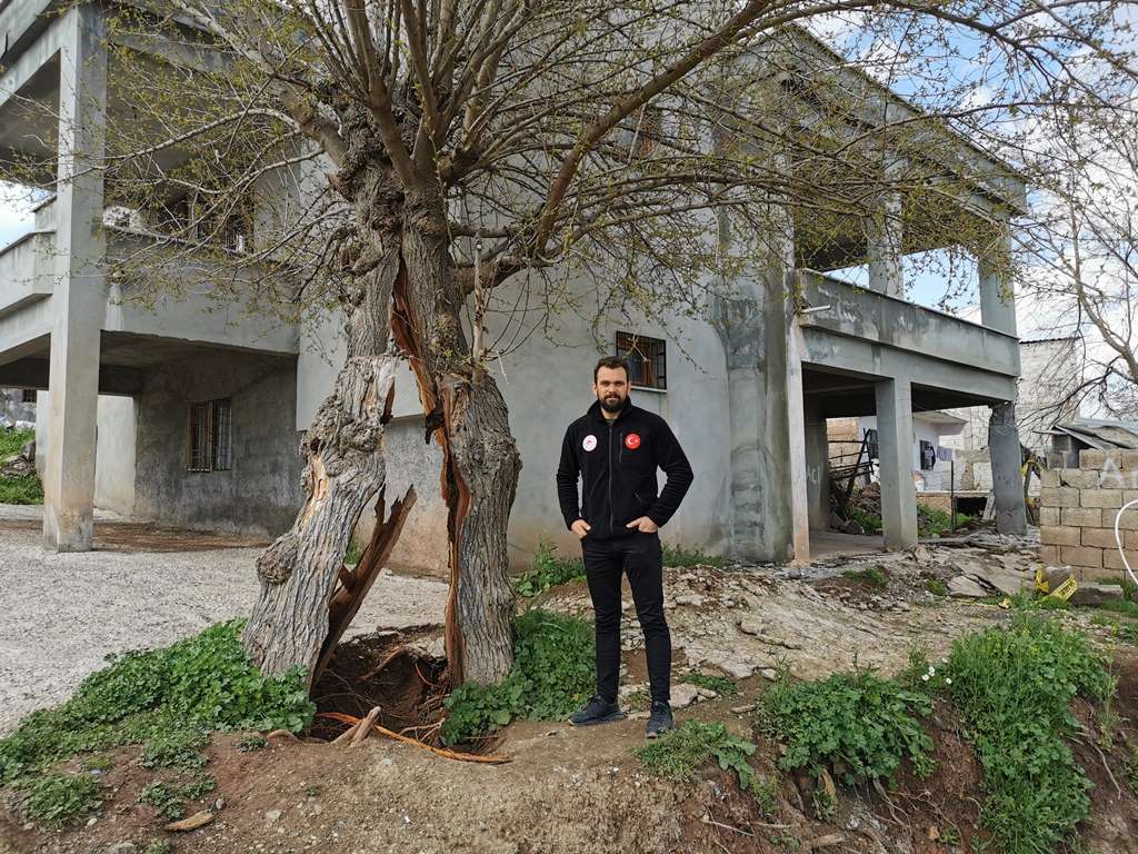 GÖNÜLLÜ "İNŞAAT MÜHENDİSLERİ" GURURLU HİSSEDİYOR
