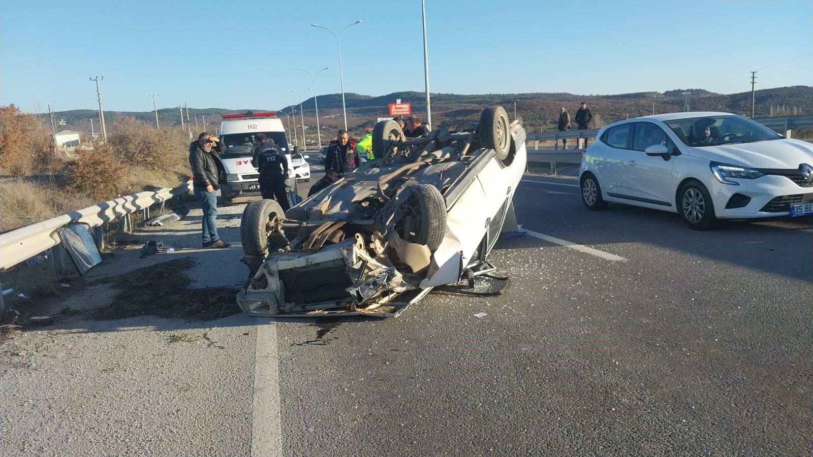 BARİYERE ÇARPARAK TAKLA ATTI