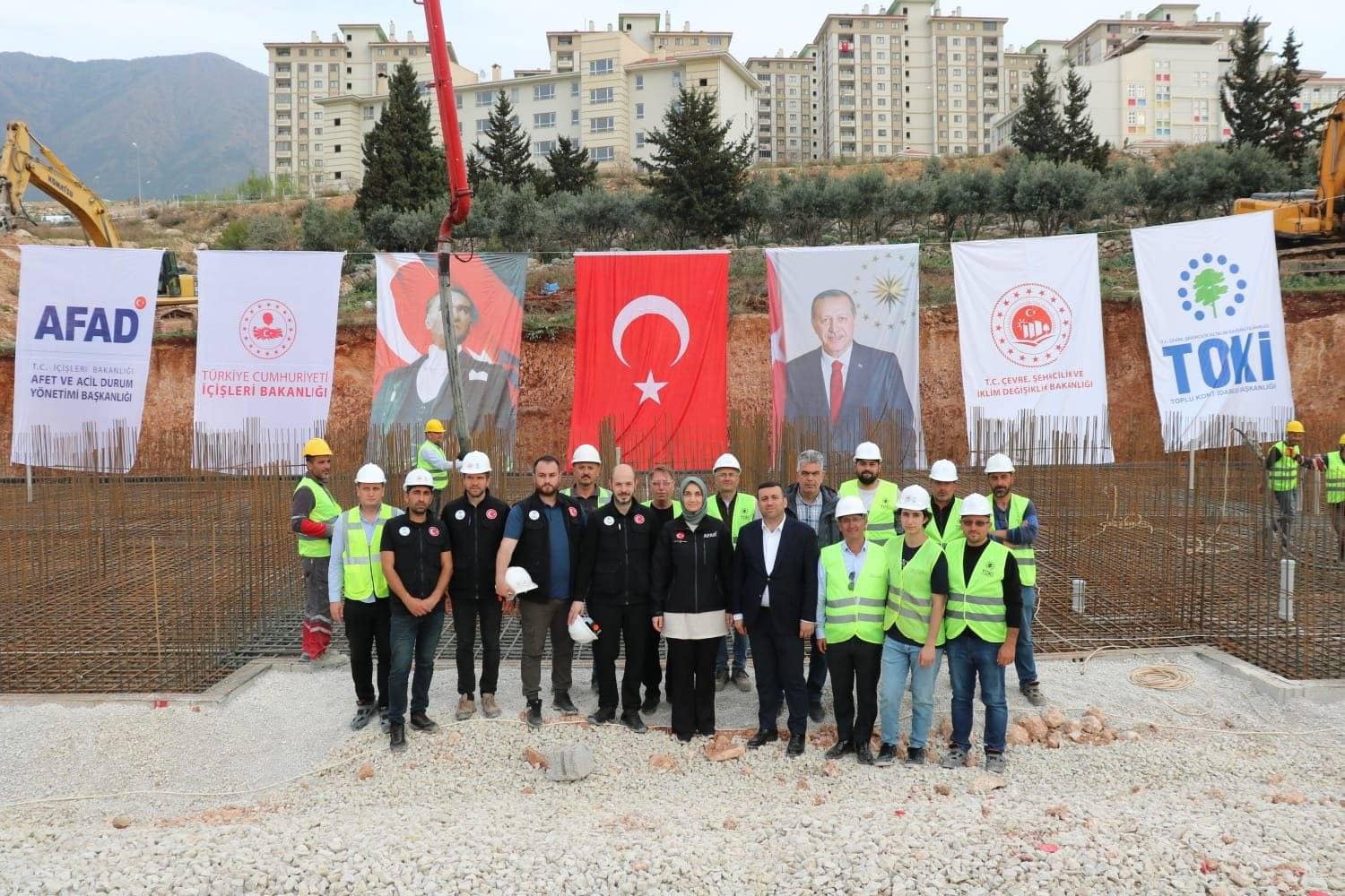Vali Yiğitbaşı Paylaştı Depremin Yaraları Sarılıyor