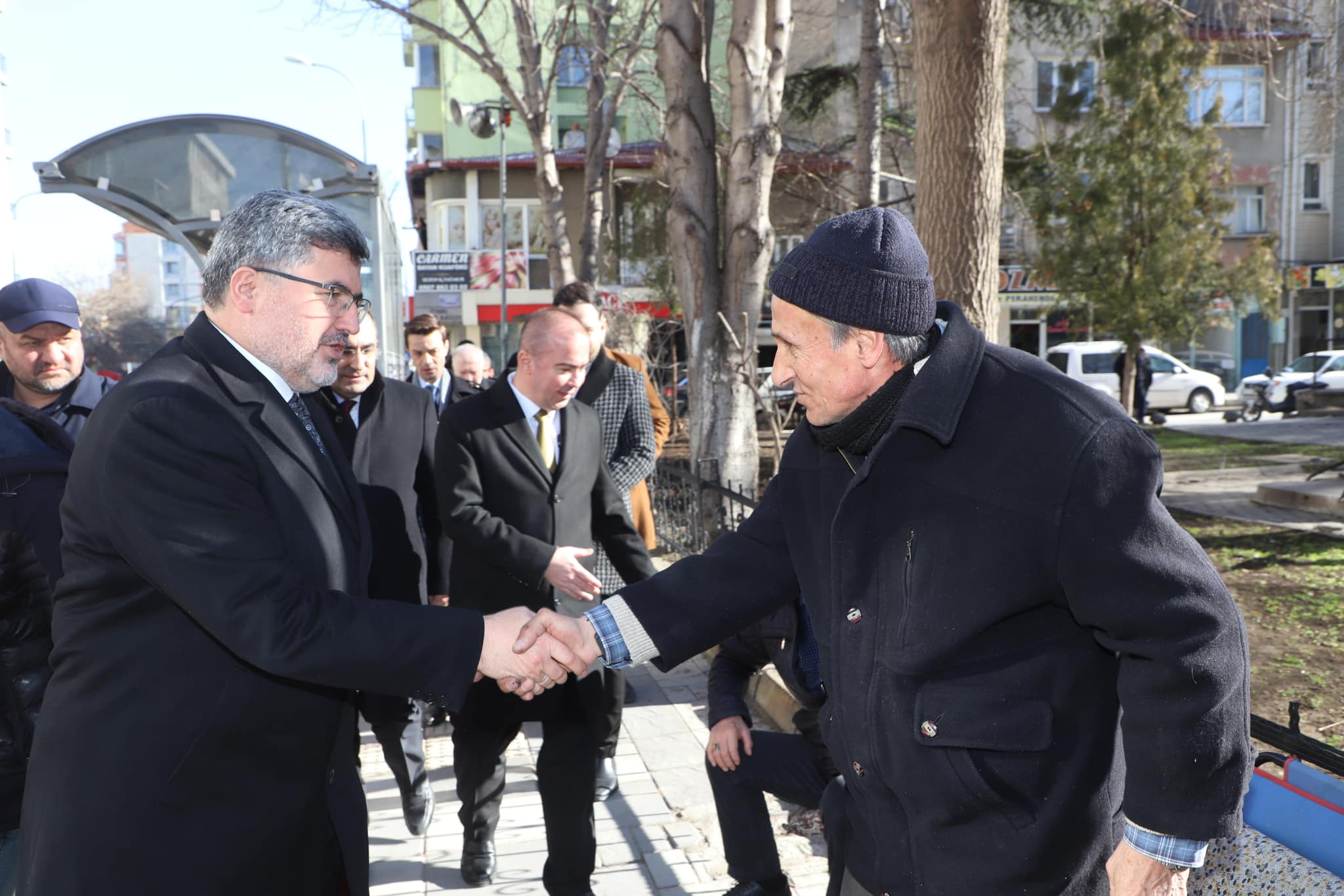 AK PARTİ TEŞKİLATI ULUÇAY İLE SAHAYA İNDİ:TUZ PAZARI ESNAFI İLE BULUŞTU