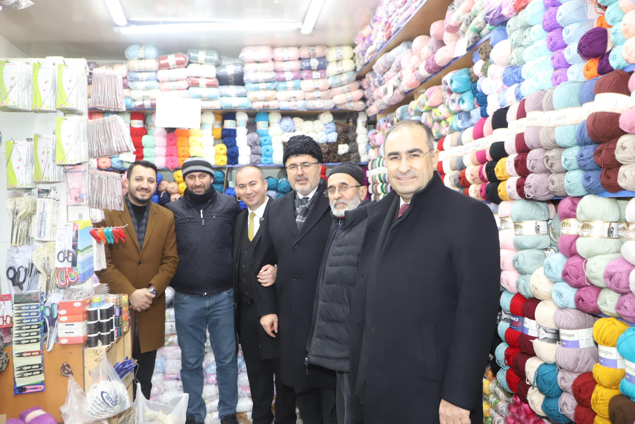 AK PARTİ TEŞKİLATI ULUÇAY İLE SAHAYA İNDİ:TUZ PAZARI ESNAFI İLE BULUŞTU