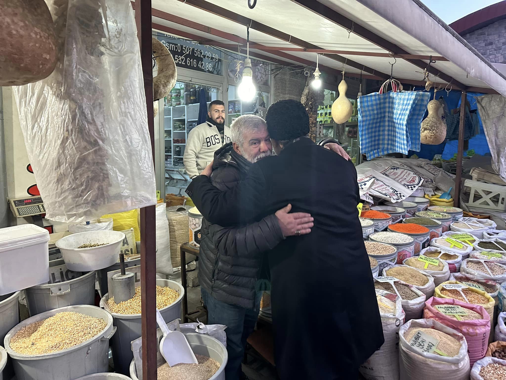 AK PARTİ TEŞKİLATI ULUÇAY İLE SAHAYA İNDİ:TUZ PAZARI ESNAFI İLE BULUŞTU