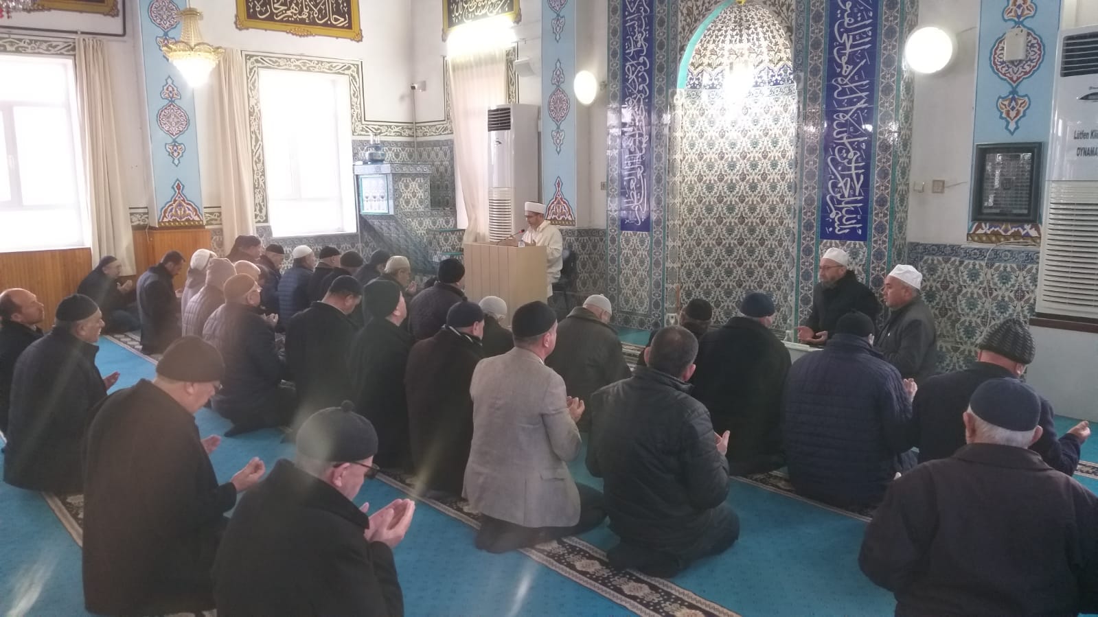 SABAH NAMAZINDA BİR ARAYA GELDİLER